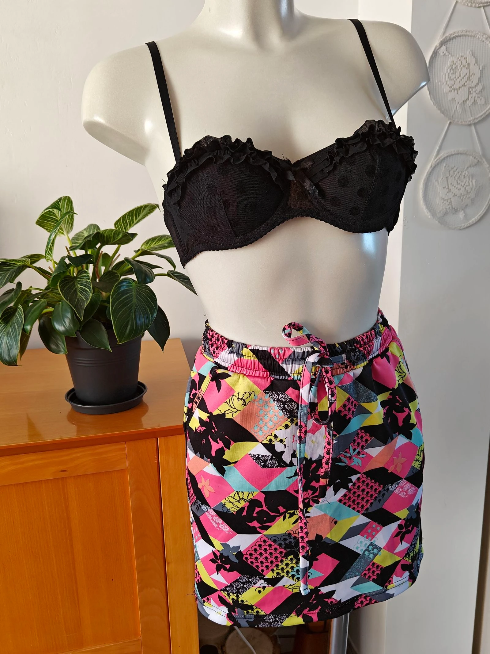 Levendig Neon Rokje met Geometrische Bloemenprint